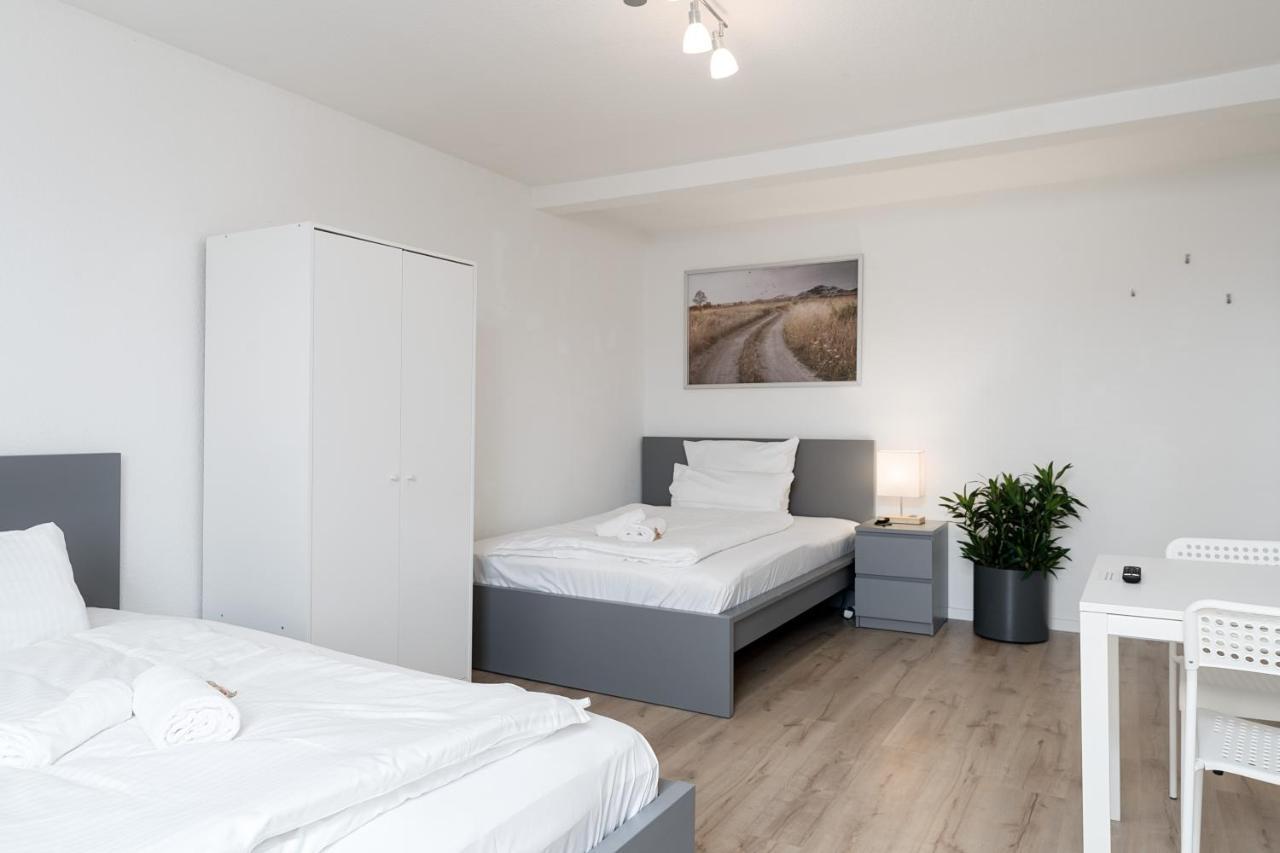 Einfach Aber Sehr Komfortabel - Wohnung Fuer 6 Personen - 2Xwc - Grupen, Messe, Monteure, Studenten - Voll Ausgestattet - 6 Betten 140X200Cm Hochwertig, 3 Smart-Tv 55 Zoll Netflix, 1000 Mbit Wlan, Voll Ausgestattete Kueche Duisburg Exterior photo